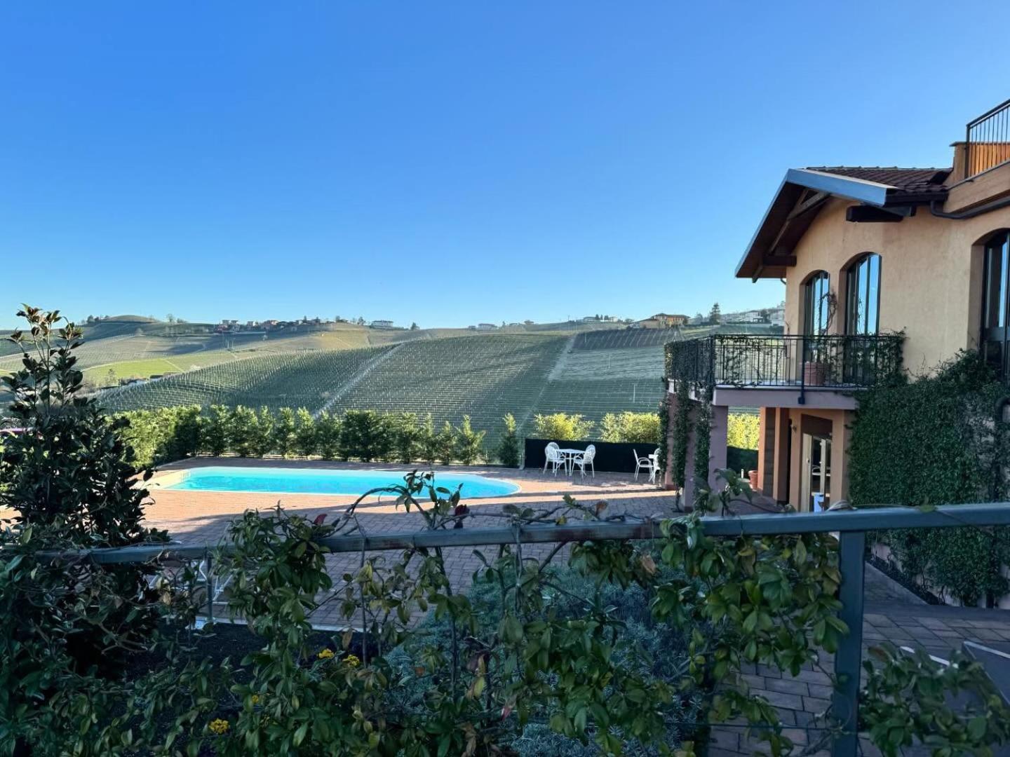 Panoramic Villa Garassino - Country Rooms And Fine Restaurant Treiso Exterior foto