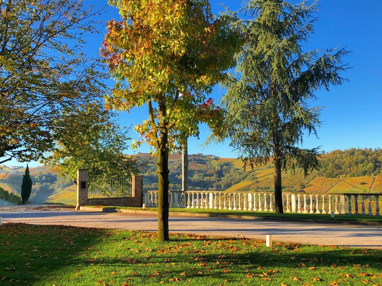 Panoramic Villa Garassino - Country Rooms And Fine Restaurant Treiso Exterior foto