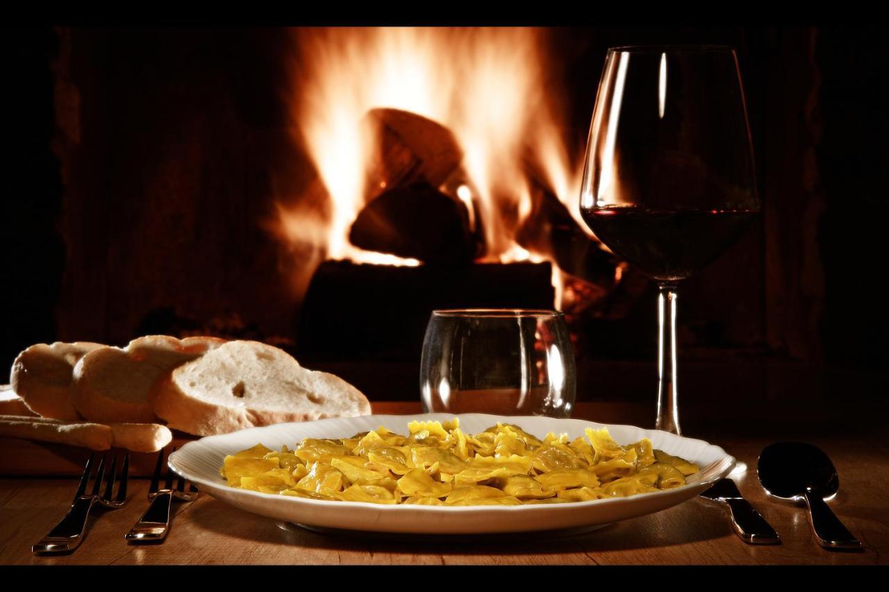 Panoramic Villa Garassino - Country Rooms And Fine Restaurant Treiso Exterior foto